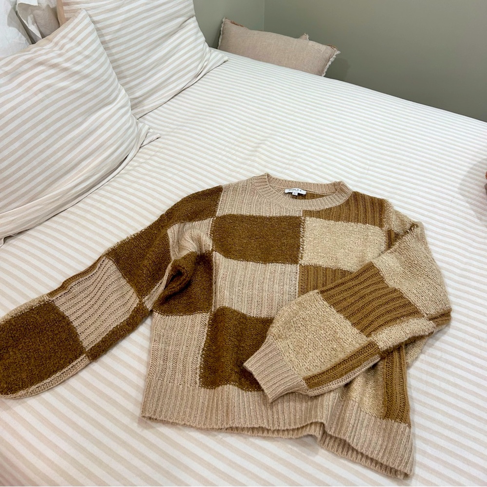super cute fall sweater! only worn once!🍂🍁🫶🏼